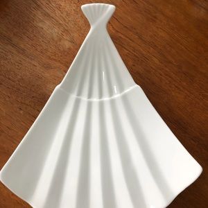 3 white dishes one bigger great for berries,decor